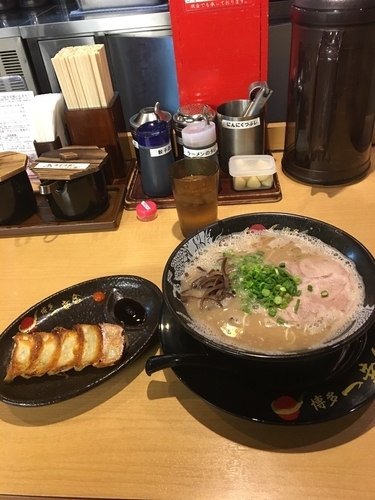 「ランチセットA餃子セット＋替玉×3」@博多一幸舎 総本店の写真