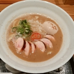 鶏煮干しらぁめん 醤油＋味玉＋炭焼き鶏チャーシュー