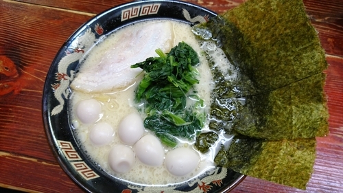 「濃厚とんこつ塩ラーメン＋うずら（５個）」@横濱家系ラーメン 神山 府大前店の写真