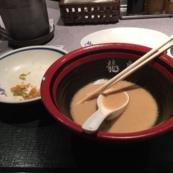 豚骨しょうゆ金そば