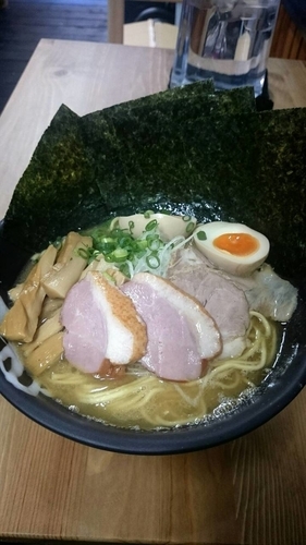 「燻製醤油らーめん大盛り」@麺や 野口の写真