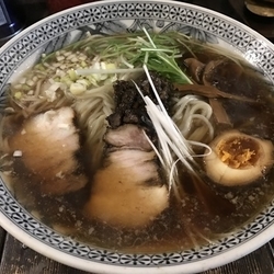 竹炭正油らーめん