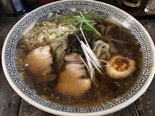 「竹炭正油らーめん」@元祖竹炭らーめん はと車の写真