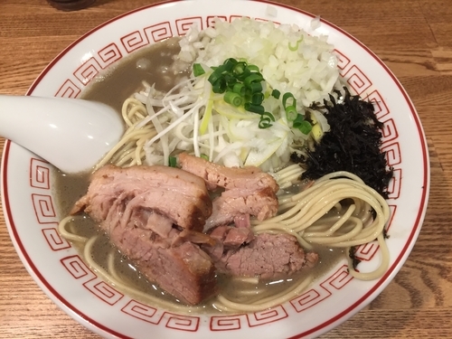 「濃厚煮干そば¥790+タマネギ¥100」@煮干中華そば専門 煮干丸の写真