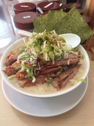 「豪華盛りラーメン(白味噌)」@味噌らーめんの店 しなり丸の写真