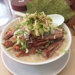 豪華盛りラーメン(白味噌)