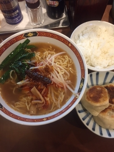「台湾ラーメン&半餃子 830円 +ライス160円」@でっかい餃子 曽さんの店 代々木店の写真