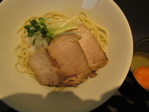 「油そば(醤油)+生たまご+肉増し「400+100+200」」@煮干乱舞の写真