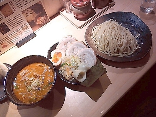 「辛味みそつけ麺（中）＋やすべえ特製」@つけ麺屋 やすべえ 池袋店の写真