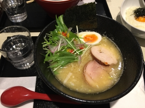 「濃厚醤油ラーメン たまごかけごはん」@鷄そば処 かしわの写真