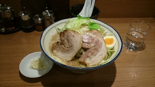 「醤油とんこつ・大盛(ヤサイ)￥８９０」@らーめん勇の写真