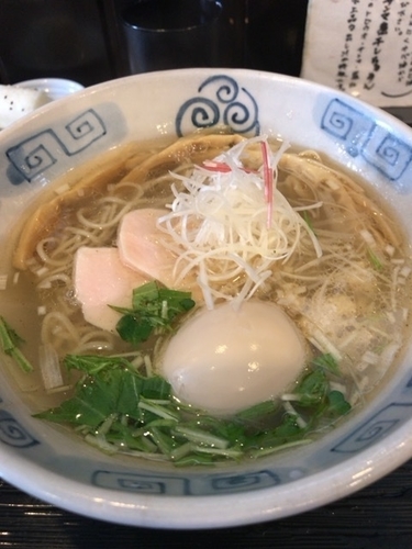 「つくば茜鶏塩ラーメン(味玉)」@龍のひげ 常陸大宮店の写真