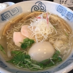 つくば茜鶏塩ラーメン(味玉)