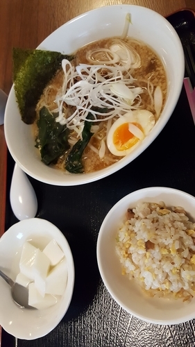 「みそラーメン＋半チャーハン」@味屋 本店の写真