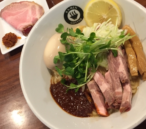 「GOTTSU燻製油そば930円」@RAMEN GOTTSUの写真