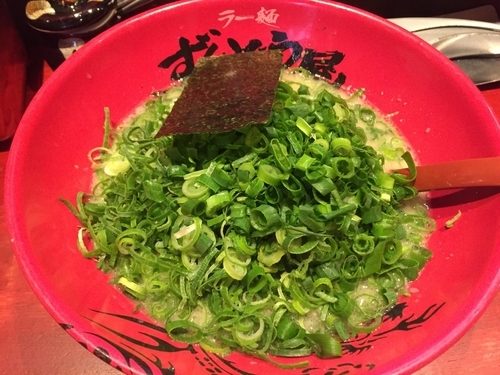 「ねぎらーめん 930円」@ラー麺 ずんどう屋 梅田店の写真