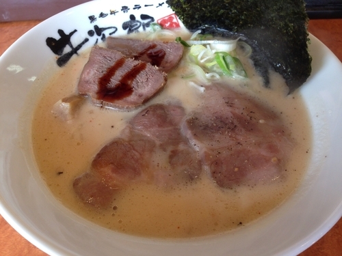 「牛骨チャーシューメン  ¥８５０」@黒毛牛骨ラーメン 牛次郎の写真