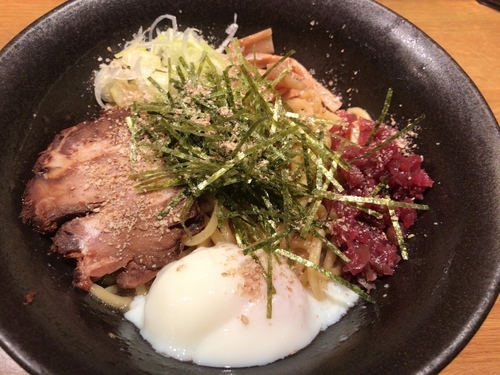 「梅油そば750円+温泉たまご100円」@麺や寵児の写真