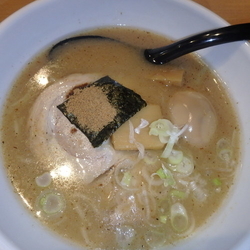 煮干し醤油味玉入り(780円＋税)、Aセット(240円＋税)