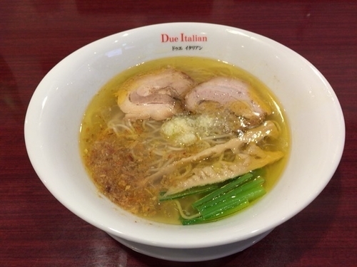 「塩らぁ麺」@黄金の塩らぁ麺 due Italian 市ヶ谷店の写真