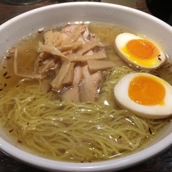 塩ラーメンねぎ油と味玉