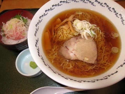 「八戸ラーメンミニネギトロ丼セット　990円」@烹鱗の写真