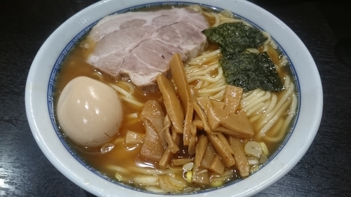 「ラーメン中盛り、味たま」@中華そば べんてんの写真