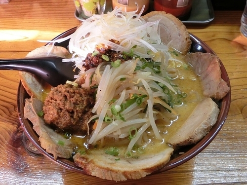 「深味噌ちゃーしゅーめん大盛(中辛)+白ねぎ」@俺流らあめん・深味やの写真