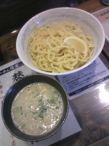 「つけ麵（白・平打麵・中盛）８００円」@めん屋 松ちゃんの写真