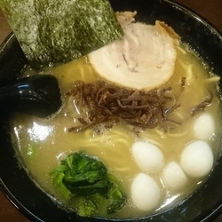 豚骨醤油￥600＋うずら￥100＝￥700