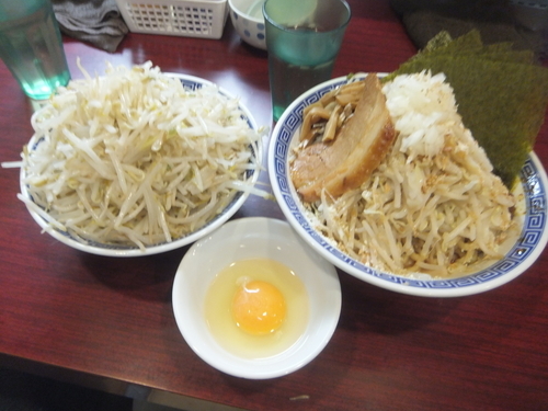 「まぜそば850円野菜増し＋生卵50円＋のり50円」@匠神角ふじ 柏店の写真