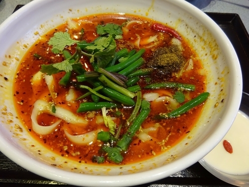 「本格麻辣刀削麺(3品食べ放題・杏仁豆腐・ドリンク付)750円」@本格四川料理 刀削麺 川府 神保町店の写真