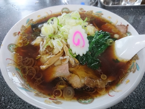 「青島ラーメン750円＋刻みネギ50円増し」@青島食堂 南万代店の写真