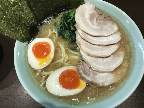 「らーめん＋チャーシュー＋味玉」@横浜家系らーめん いずみ家の写真