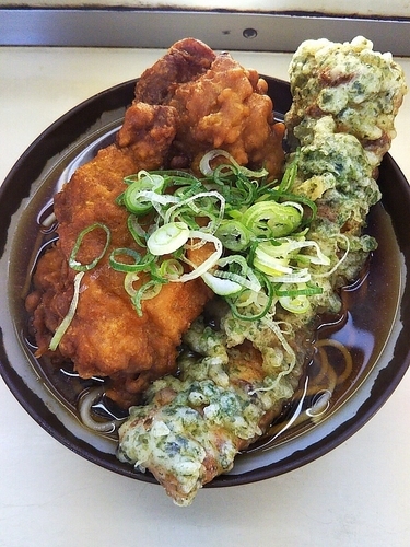 「唐揚げそば（１コ）￥４００＋ちくわ天￥８０」@弥生軒 6号店の写真