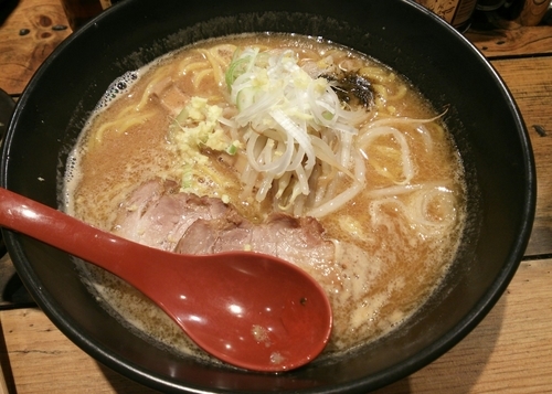 「【水曜限定】味噌らーめん～札幌風～　830円」@麺屋 翔 西新宿本店の写真