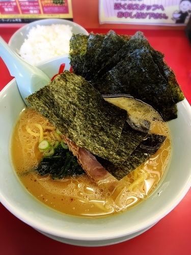 「ラーメン+海苔+半ライス」@山岡家 越谷レイクタウン店の写真