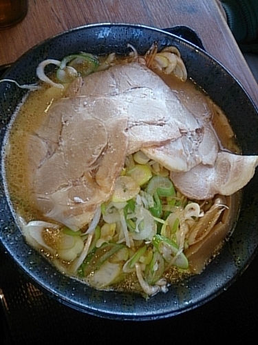 「白味噌チャーシュー麺(ねぎトッピング)」@北海道らぁめん伝丸 つくば西大通り店の写真