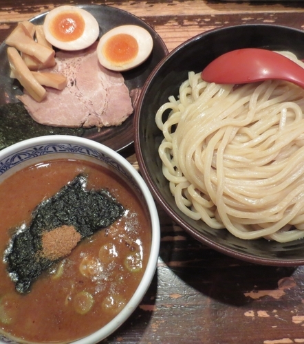 「つけ麺（中・あつもり）＋三田盛り（無料券）730円」@つけ麺専門店 三田製麺所 恵比寿南店の写真