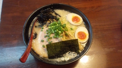 「味玉塩豚骨らーめん大盛」@活力豚骨ラーメン 大成屋の写真