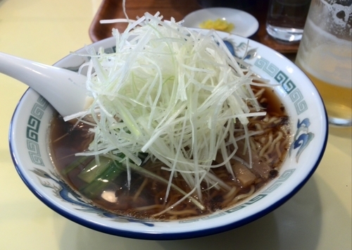 「らー麺 560円 + 白髪ネギ 170円」@手作り餃子ラーメン まる長の写真