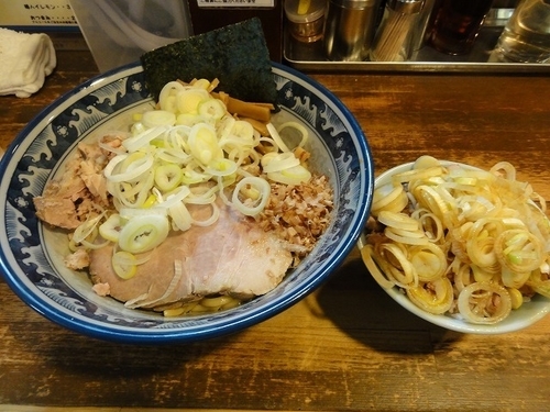 「油そば780円　刻みチャーシュー丼ミニ250円」@兎に角 松戸店の写真