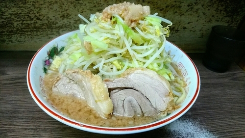 「ラーメン小  堅め少な目 野菜脂ちょい増し」@ラーメン二郎 横浜関内店の写真