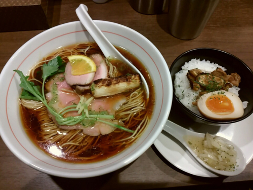 「【限定】鴨と本枯れ節の醤油ラーメン1000円」@八咫烏の写真