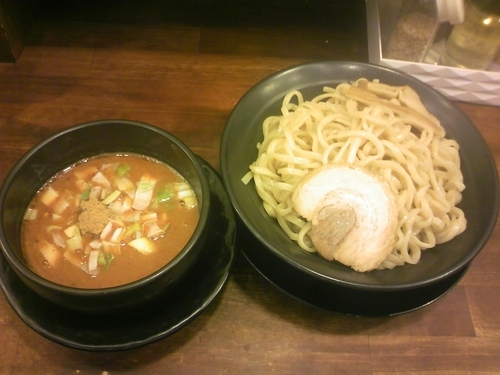 「濃厚魚介辛つけ麺（ひやもり）　+大盛」@横浜家系ラーメン 武骨家 本八幡店の写真