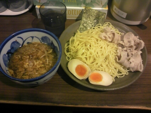 「豚しゃぶつけ麺（中）+　味玉（クーポン）」@赤坂 麺道 いってつの写真