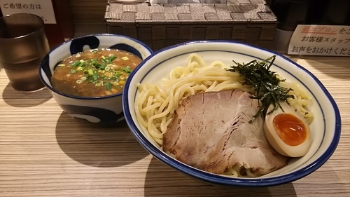 「濃厚豚骨魚介つけ麺 大盛 950円＋100円」@麺屋 宮本の写真