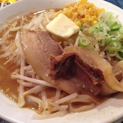 味噌コーンバターラーメン（大）＋唐揚げ（4個）＋ご飯