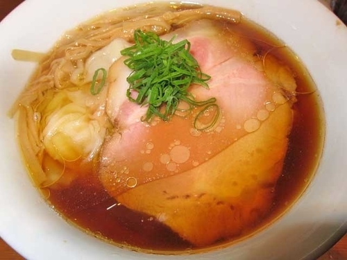 「ワンタン醤油ラーメン　950円」@ラーメン屋 トイ・ボックスの写真