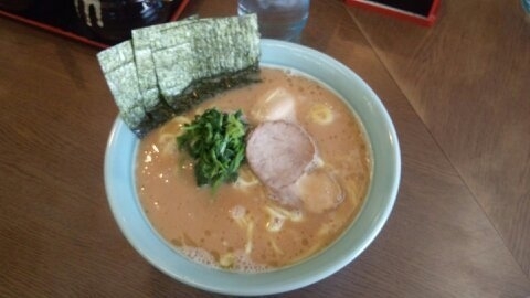 「ラーメン（中）脂少な目」@寿々㐂家の写真